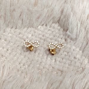 ● 18K Saudi Gold infinity earrings